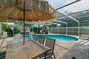 Spacious Modern House. Private Heated Pool and Spa